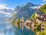 Illustration of Hallstatt and Hallstätter See from the classic north-of-village lakeside outlook