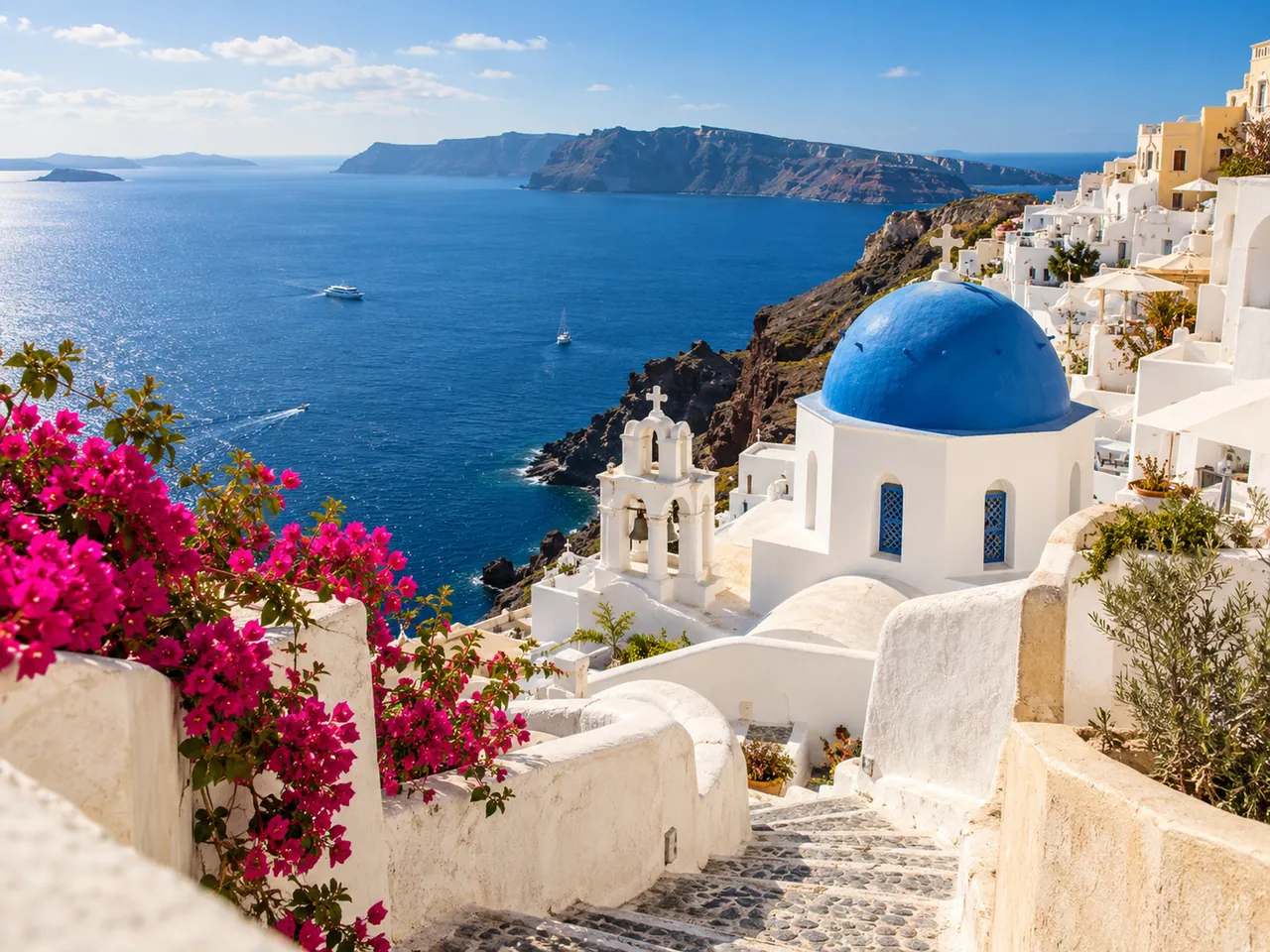 Illustration of Oia, Santorini: caldera, blue-domed church and whitewashed lanes
