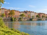 Illustration of Pink-brick Garonne waterfront in Toulouse