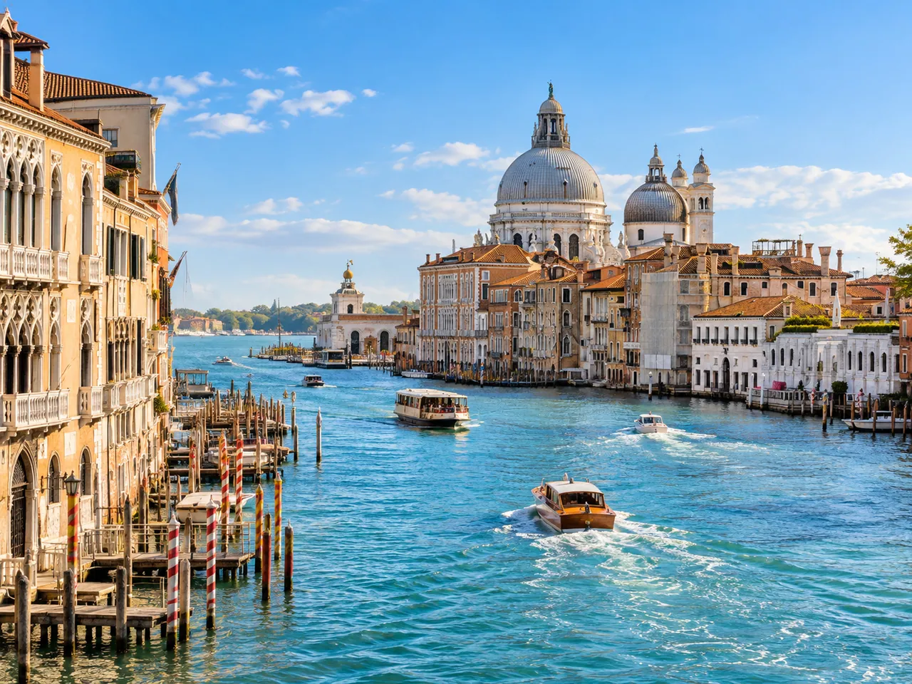 Illustration of Grand Canal toward Santa Maria della Salute from an Accademia-style viewpoint